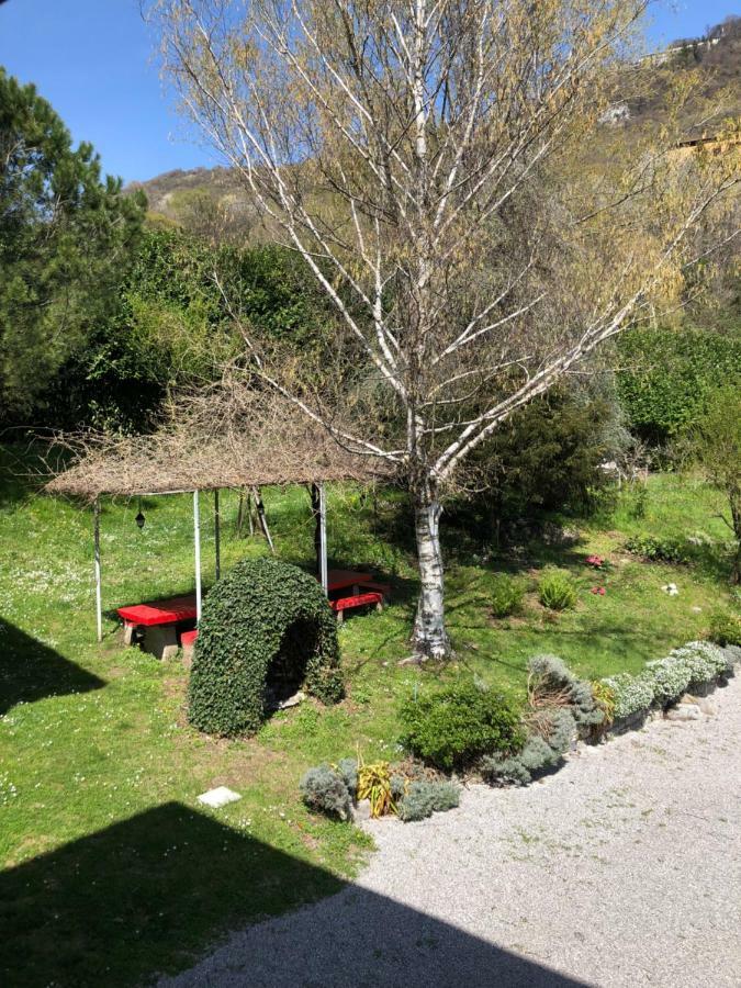 Cascina Cologna Bed and Breakfast Galbiate Εξωτερικό φωτογραφία